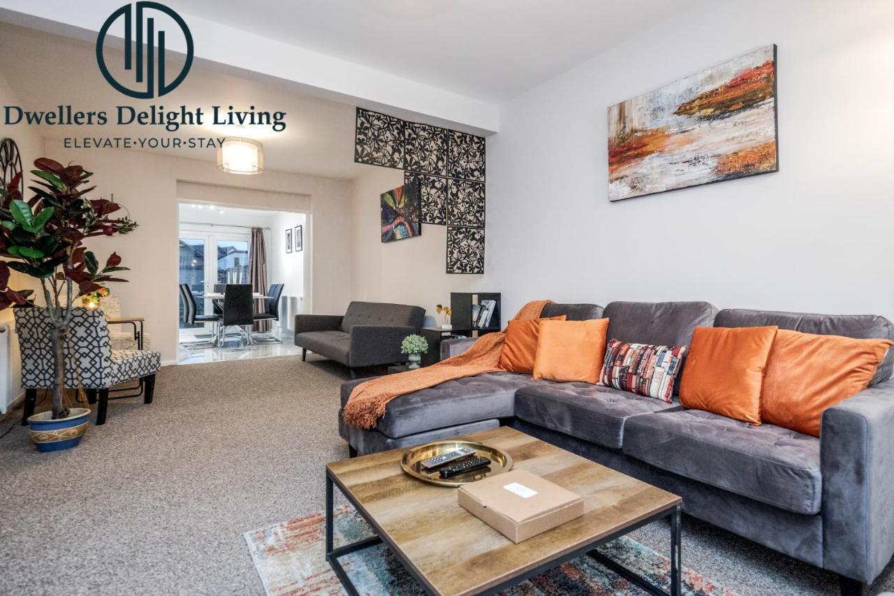 Dwellers Delight Living Ltd Serviced Accommodation Fabulous House 3 Bedroom, Hainault Prime Location ,Greater London With Parking & Wifi, 2 Bathroom, Garden Чіґвелл Екстер'єр фото