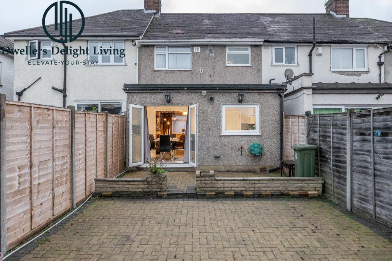 Dwellers Delight Living Ltd Serviced Accommodation Fabulous House 3 Bedroom, Hainault Prime Location ,Greater London With Parking & Wifi, 2 Bathroom, Garden Чіґвелл Екстер'єр фото